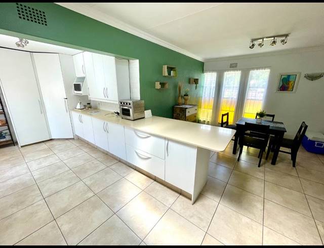 5 BEDROOM HOUSE FOR SALE IN NOORDHEUWEL